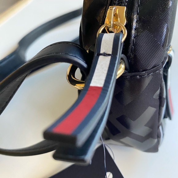 Tommy Hilfiger Black Quilted Crossbody Bag NEW - Picture 3 of 6